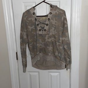 Size small. Vintage Havana camo sweatshirt.